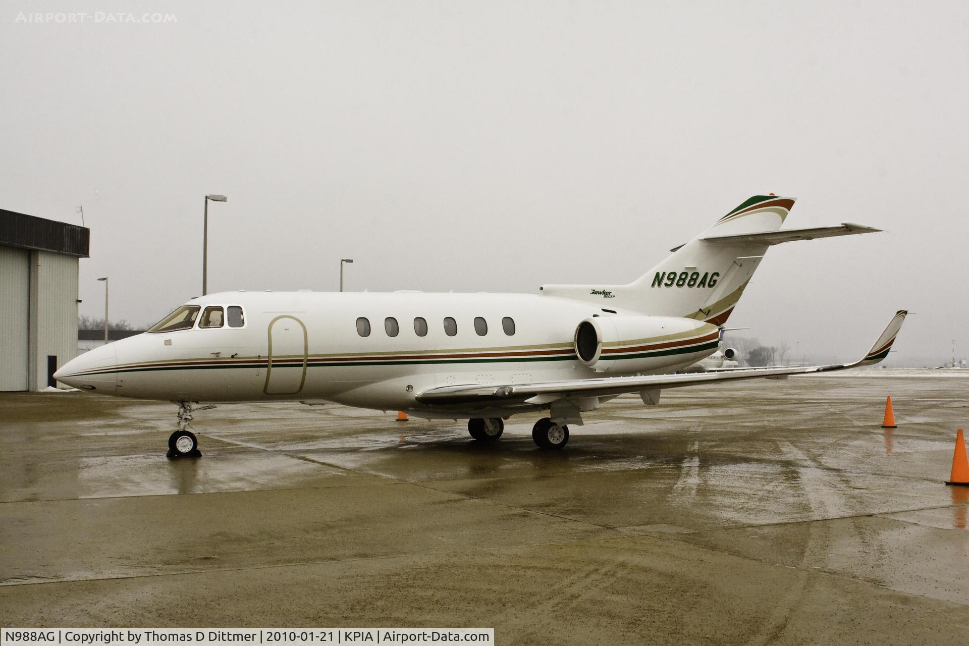 N988AG, Hawker Beechcraft Hawker 900XP C/N HA-0088, N988AG left front view