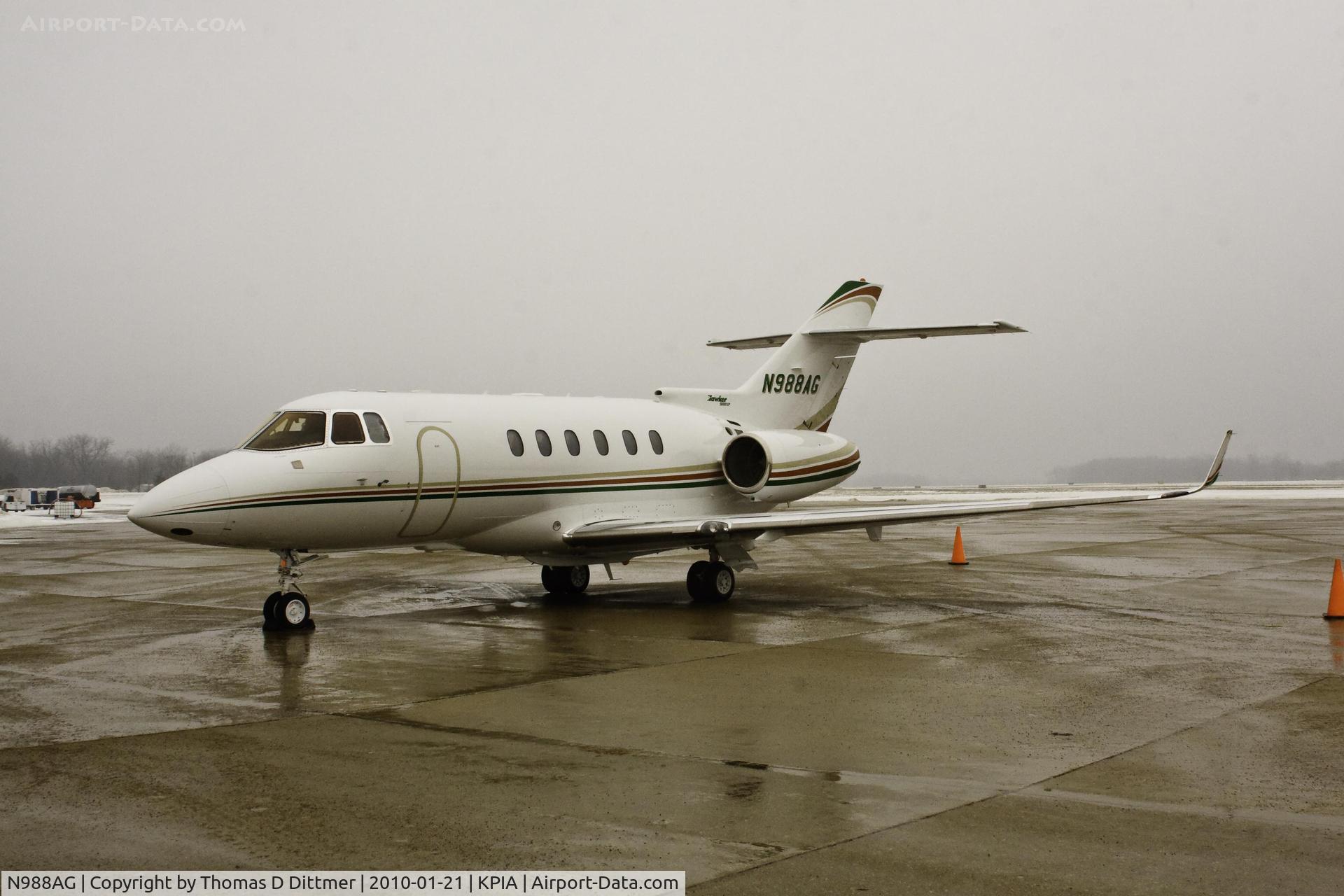 N988AG, Hawker Beechcraft Hawker 900XP C/N HA-0088, N988AG wide angle view