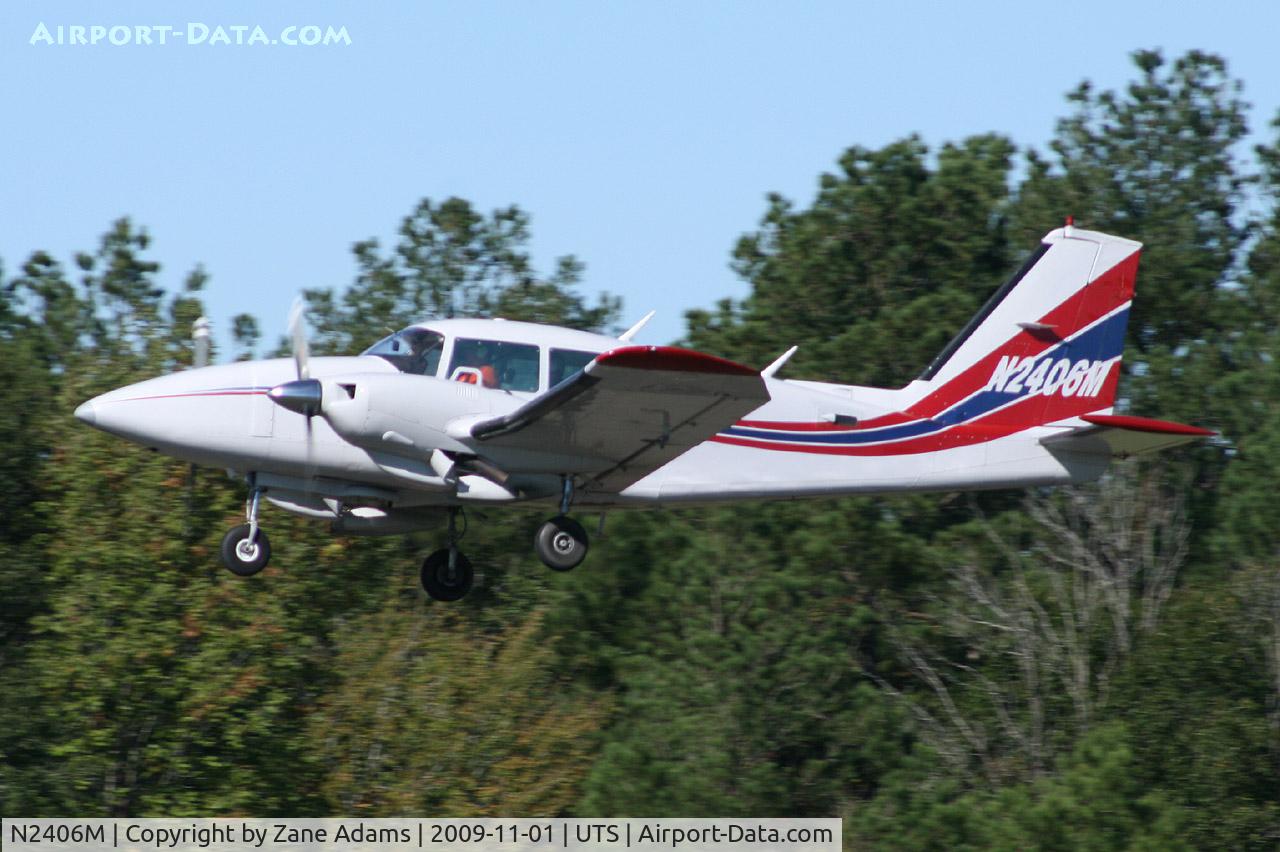 N2406M, 1979 Piper PA-23-250 C/N 27-7954051, At Huntsville Municipal, Texas