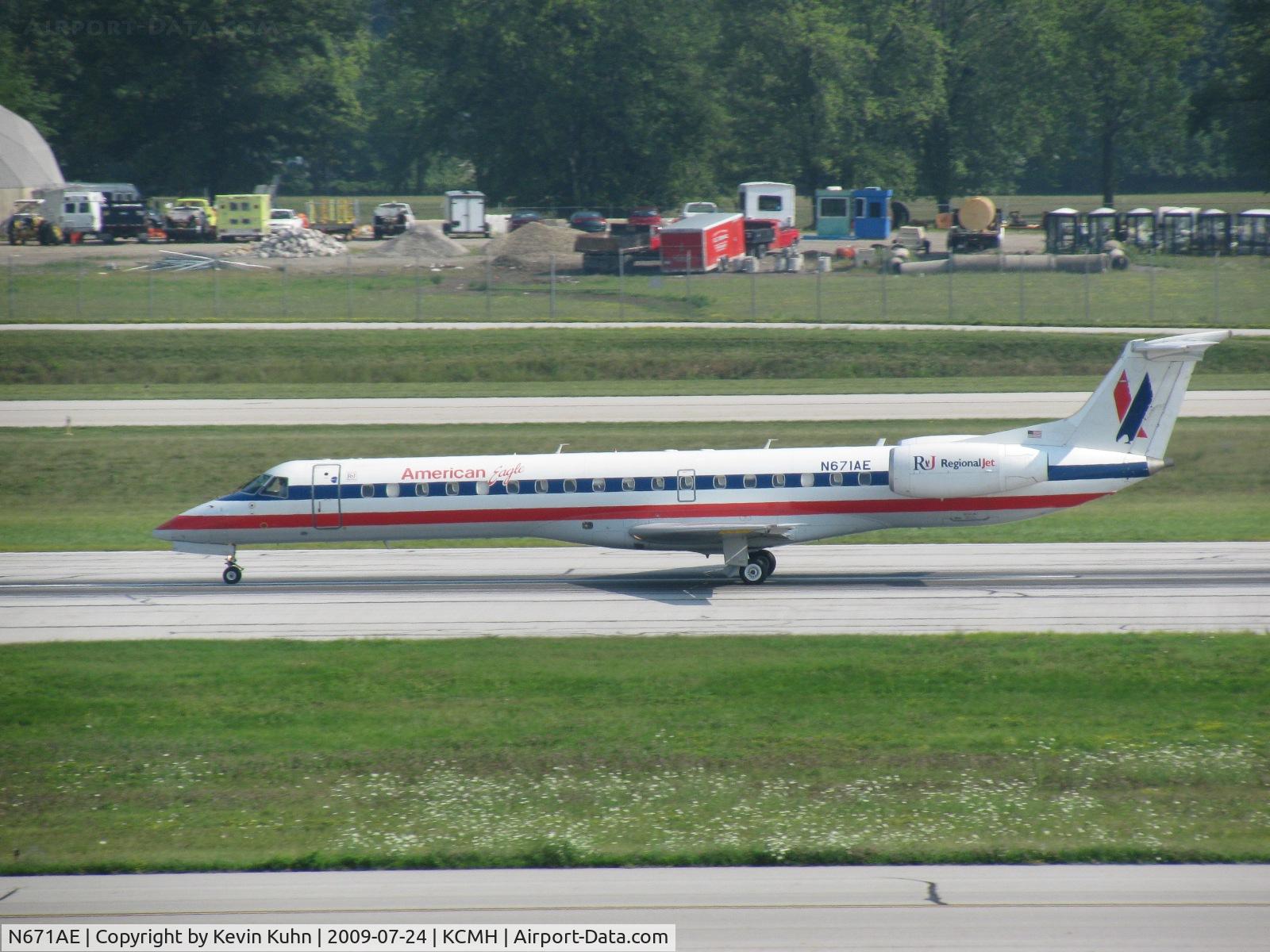 N671AE, 2004 Embraer ERJ-145LR (EMB-145LR) C/N 145793, Eagle Flight moving out