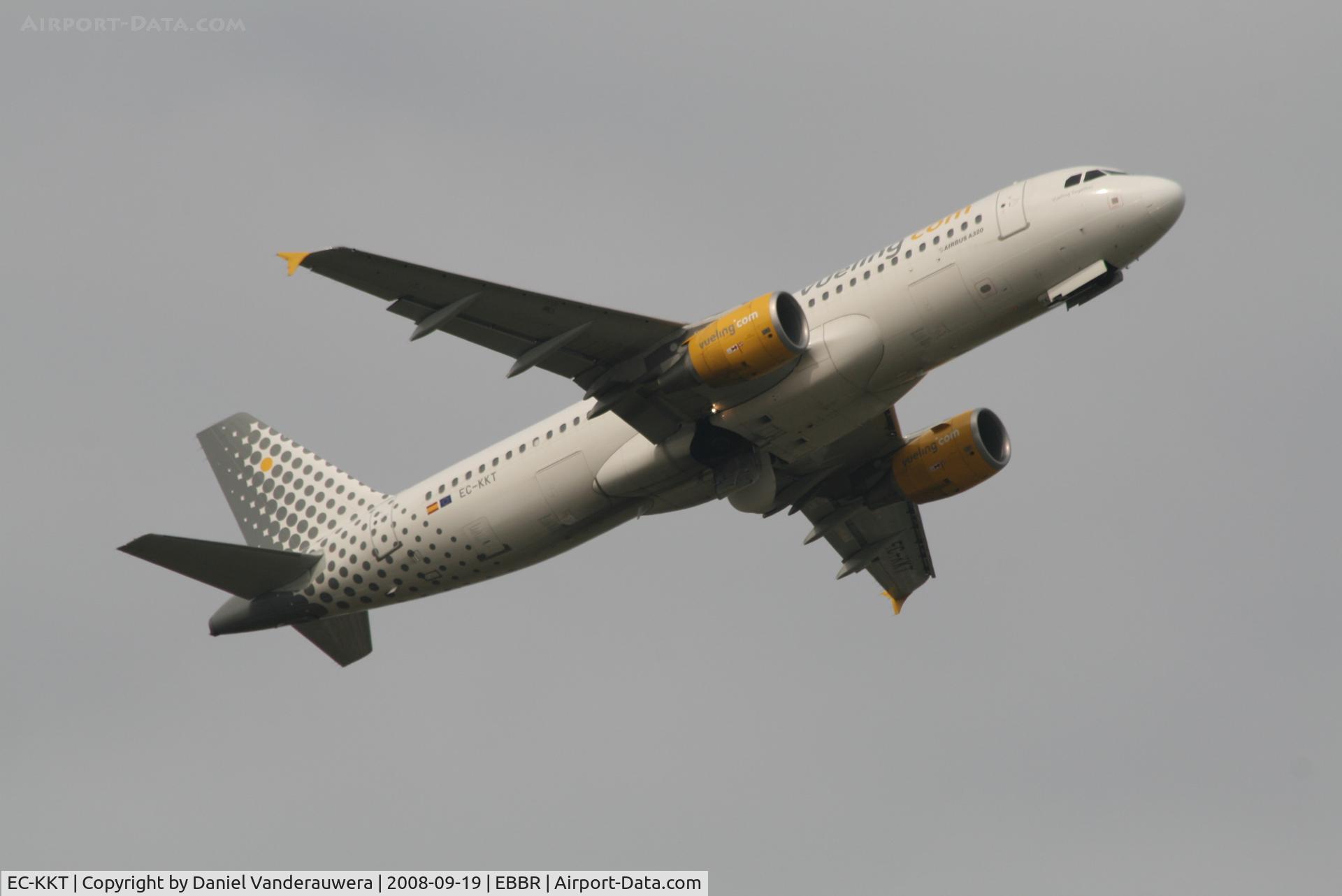 EC-KKT, 2007 Airbus A320-214 C/N 3293, Flight VY7522 is taking off from RWY 07R