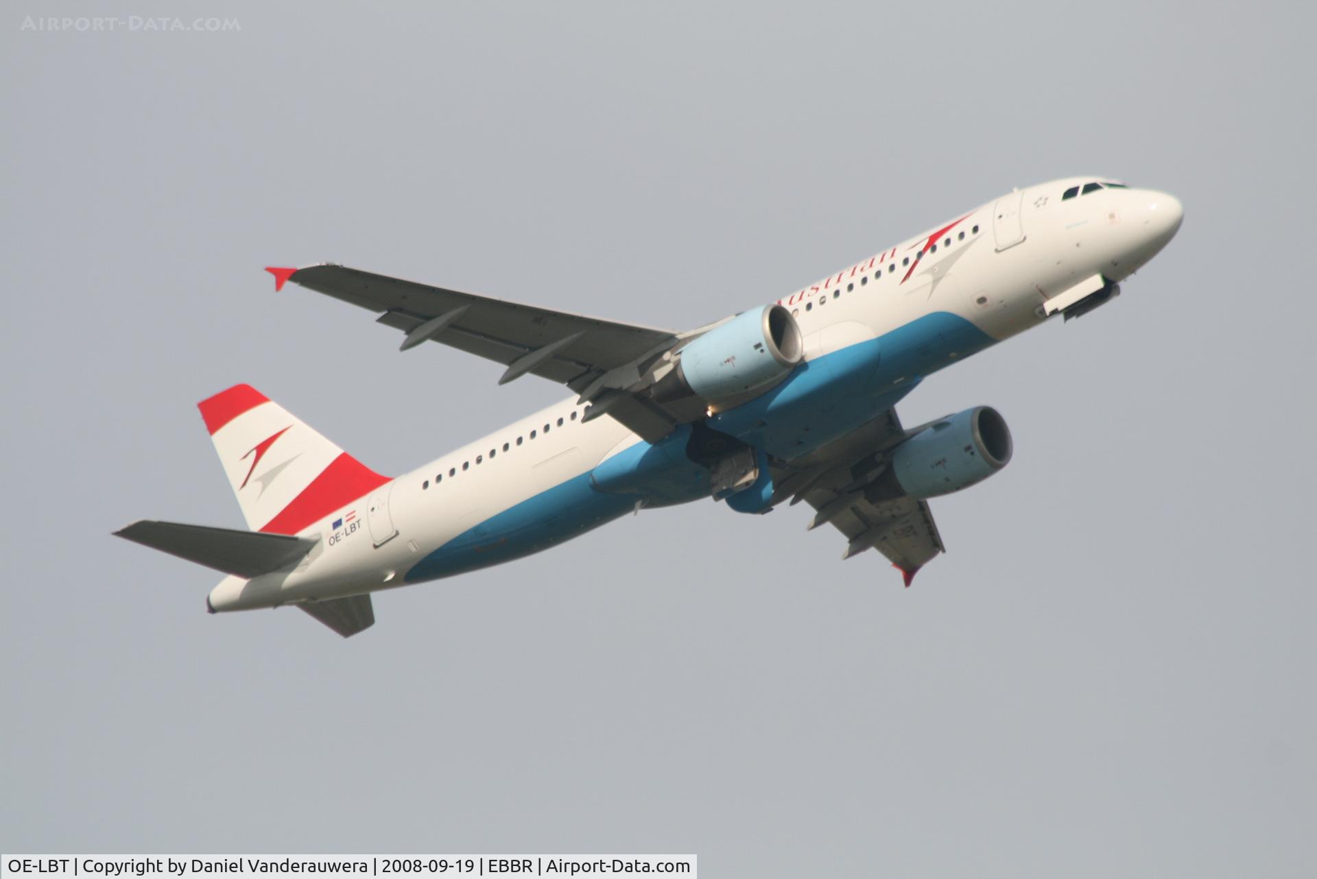 OE-LBT, 2000 Airbus A320-214 C/N 1387, Flight OS352 is taking off from RWY 07R