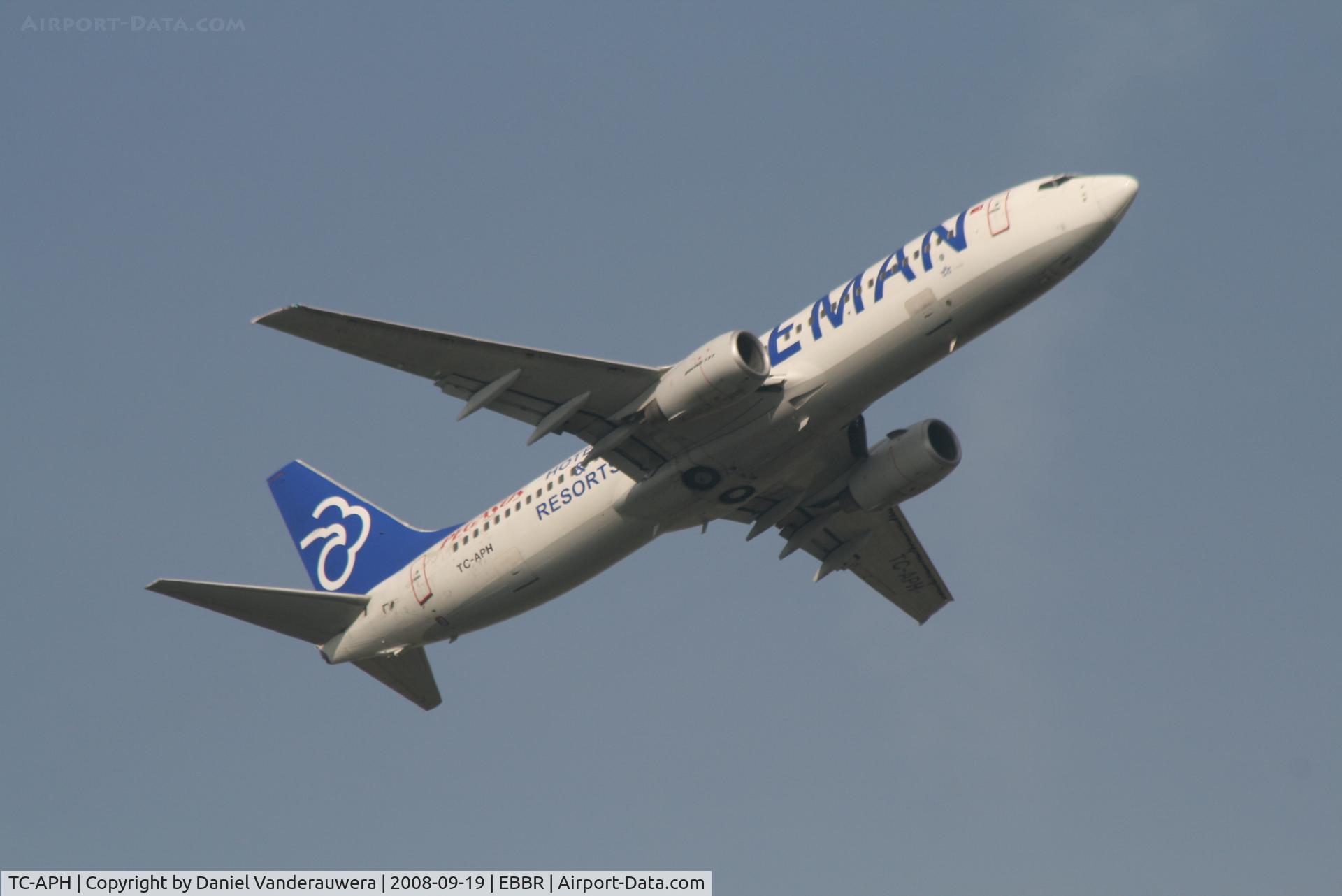 TC-APH, 2001 Boeing 737-8S3 C/N 29250/792, Flight PGT266 is taking off from RWY 07R