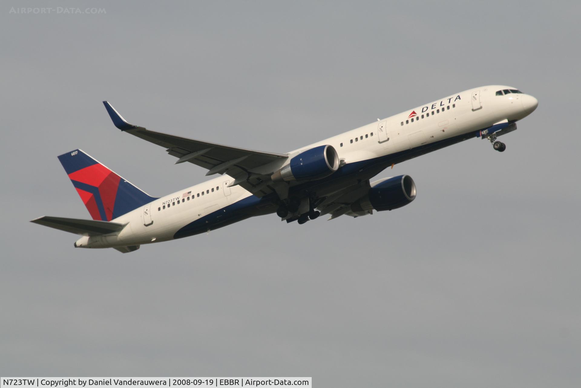 N723TW, 2000 Boeing 757-231 C/N 29378, Flight DL141 is taking off from RWY 07R