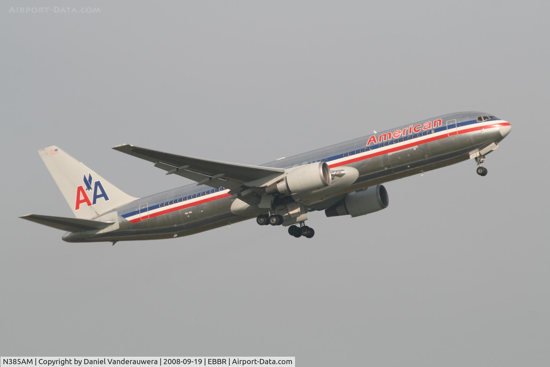 N385AM, 1994 Boeing 767-323 C/N 27059, Flight AA171 is taking off from RWY 07R