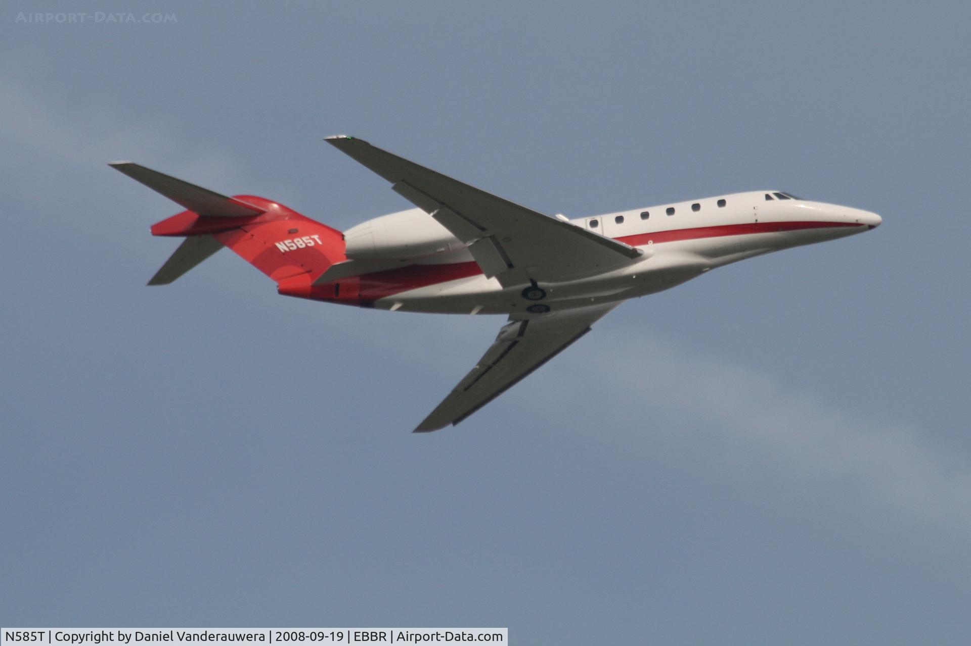 N585T, 2002 Cessna 750 Citation X Citation X C/N 750-0197, Taking off from RWY 07R