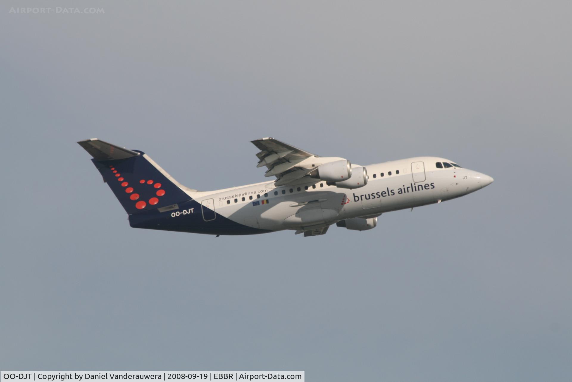OO-DJT, 1996 British Aerospace Avro 146-RJ85 C/N E.2294, Taking off from RWY 07R