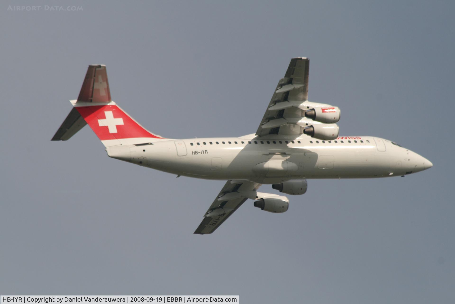 HB-IYR, 2001 British Aerospace Avro 146-RJ100 C/N E3382, Flight LX779 is taking off from RWY 07R
