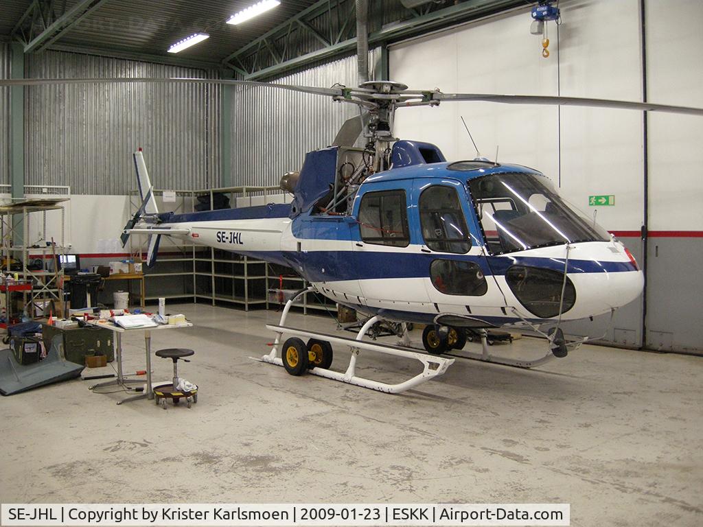 SE-JHL, Eurocopter AS-350B-2 Ecureuil C/N 2878, At Aeroservice