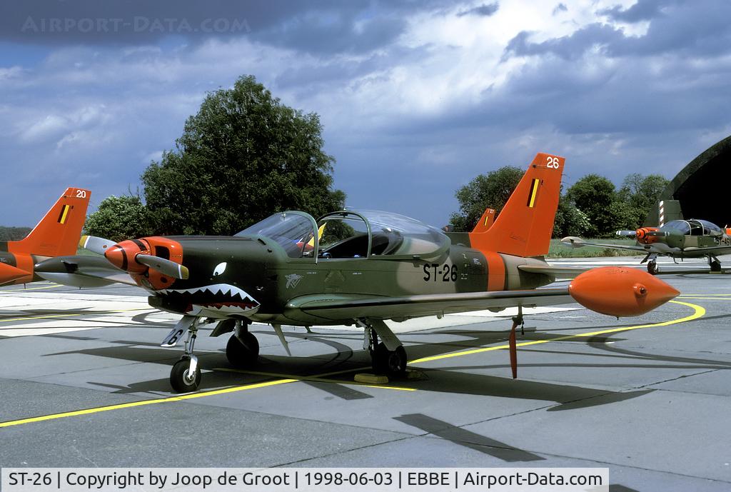 ST-26, SIAI-Marchetti SF-260MB C/N 10-26, In 1998 the Belgian SF-260 was still in its original color scheme: brown-green with sharks mouth. Since then the more colorful yellow was introduced.