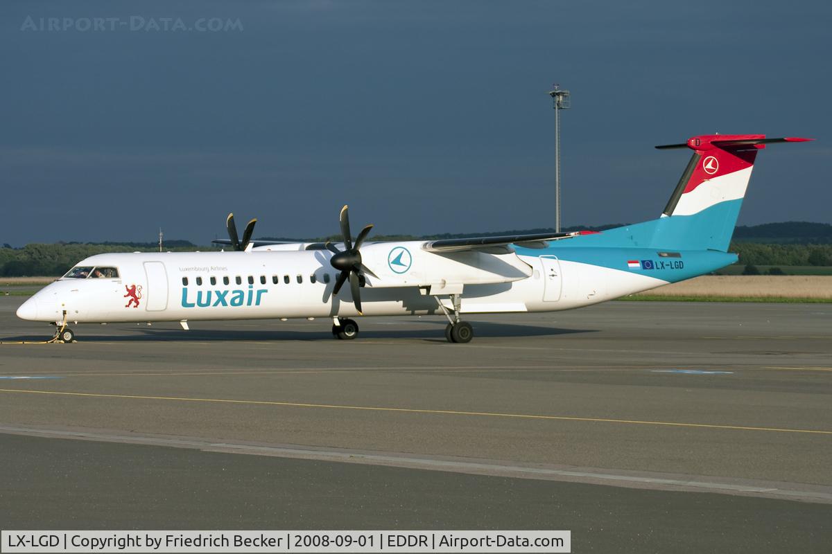 LX-LGD, 2007 De Havilland Canada DHC-8-402Q Dash 8 C/N 4171, waiting fot its slot