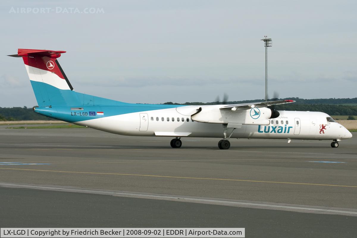 LX-LGD, 2007 De Havilland Canada DHC-8-402Q Dash 8 C/N 4171, taxying to the active