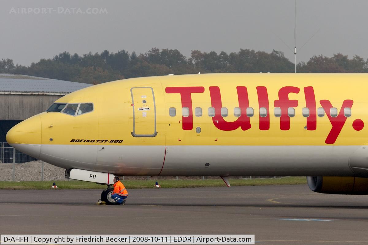 D-AHFH, 1999 Boeing 737-8K5 C/N 27983, ready for departure