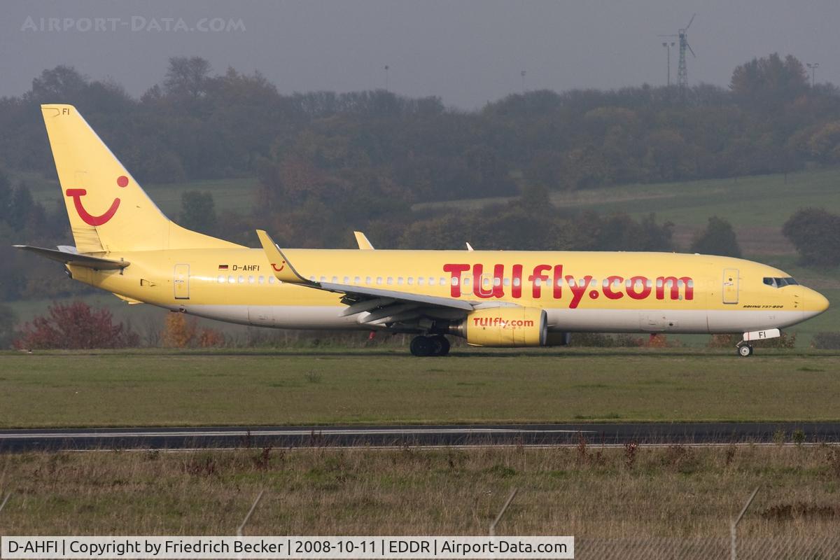 D-AHFI, 1999 Boeing 737-8K5 C/N 27984, taxying to the active