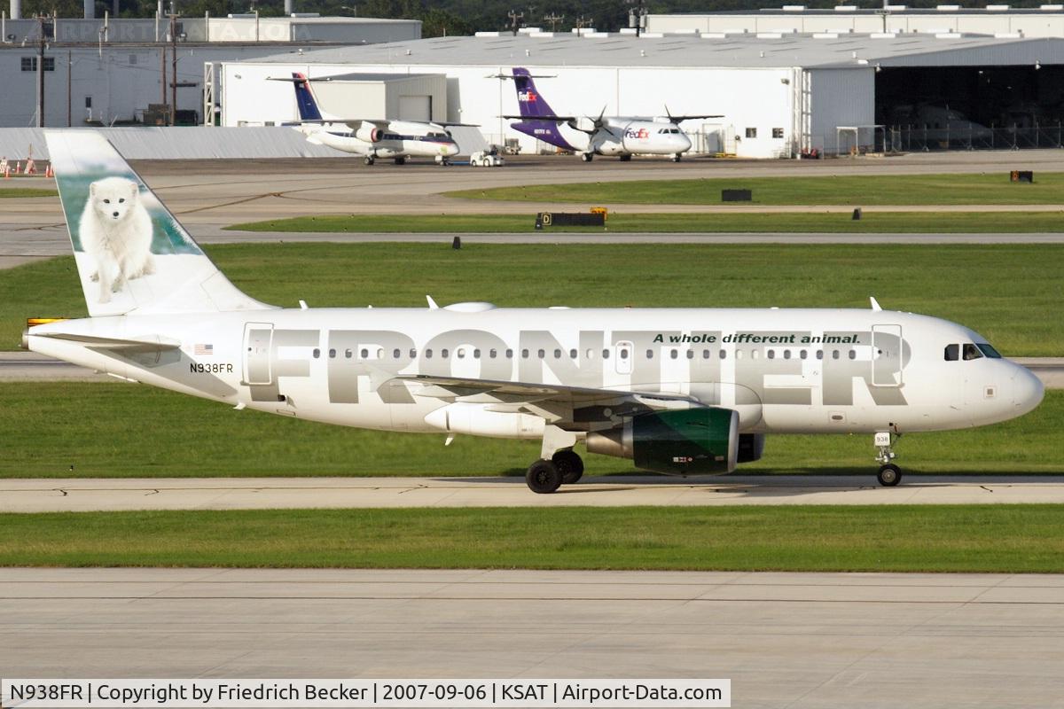 N938FR, 2005 Airbus A319-111 C/N 2406, taxying to its stand