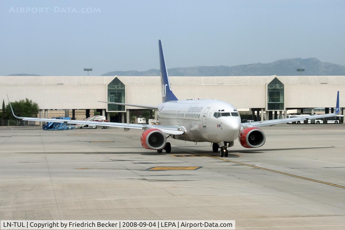 LN-TUL, 2002 Boeing 737-705 C/N 29097, taxying to the active