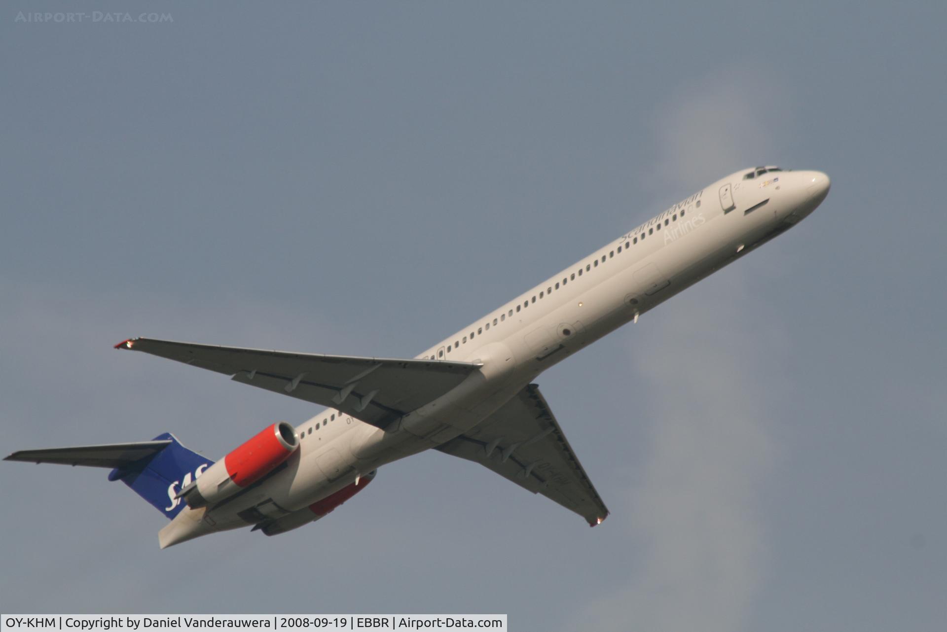 OY-KHM, 1990 McDonnell Douglas MD-82 (DC-9-82) C/N 49914, Flight SK590 is taking off from RWY 07R