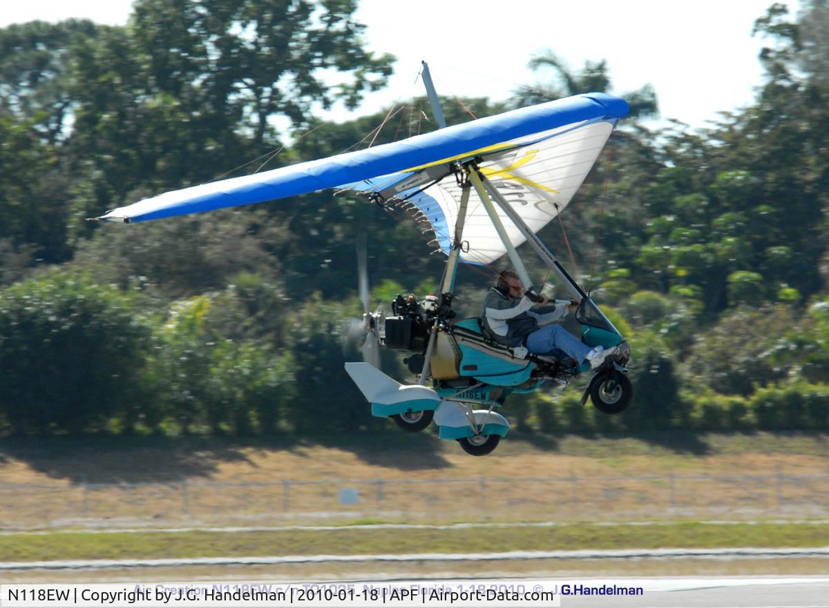 N118EW, 2001 Air Creation GTE 582S G/B C/N T01025, Where is the crash helmet?