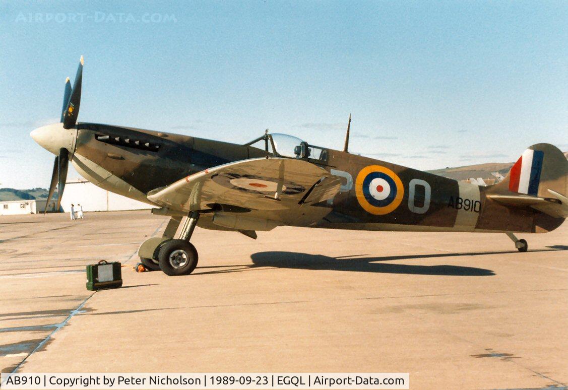 AB910, Supermarine 349 Spitfire LF.Vb C/N CBAF.1061, Spitfite LF.VB of the Battle of Britain Memorial Flight on display at the 1989 RAF Leuchars Airshow.
