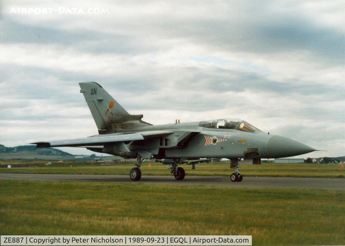 ZE887, 1988 Panavia Tornado F.3 C/N 3345, Tornado F.3 of 229 Operational Converson Unit taxying at the 1989 RAF Leuchars Airshow.