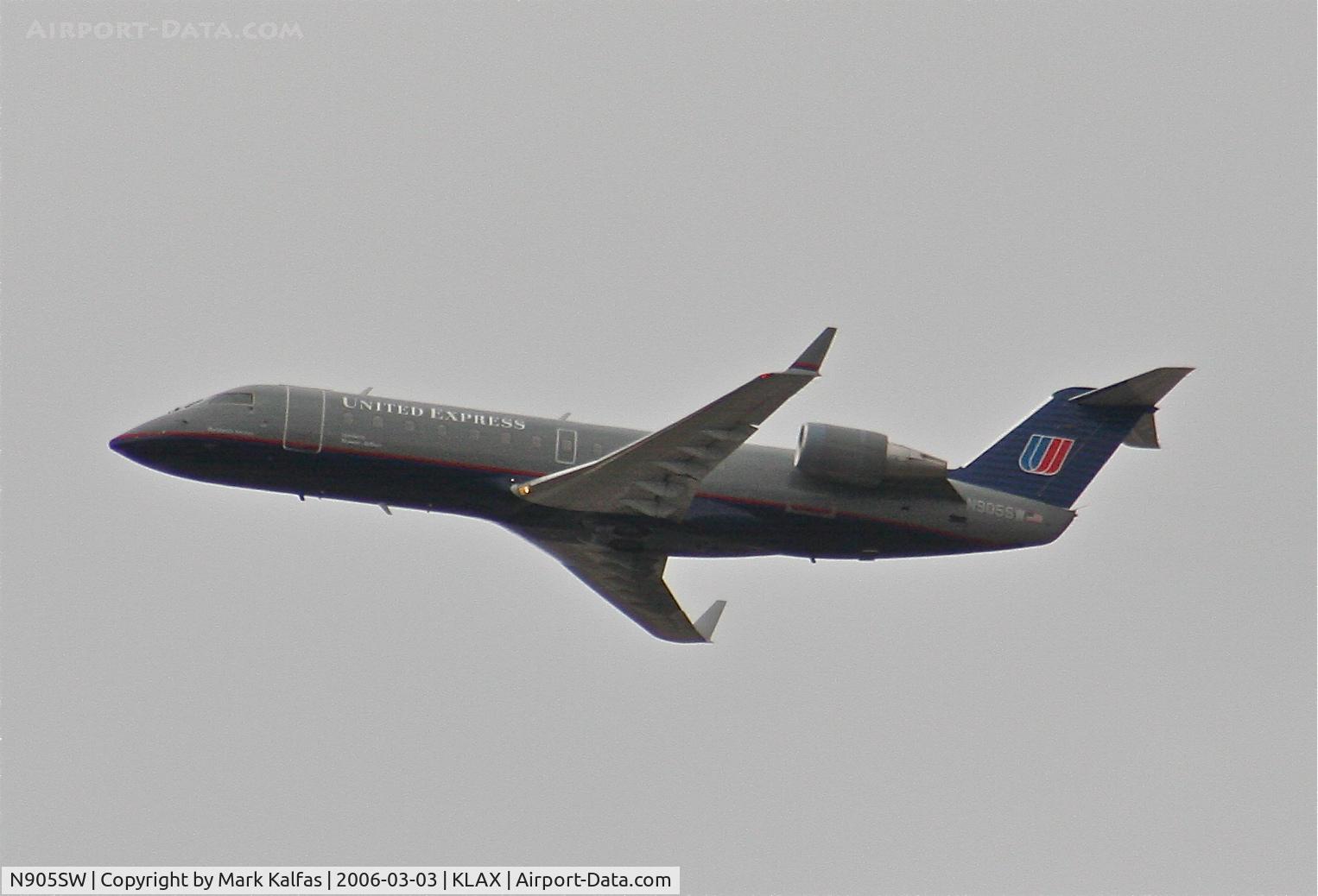 N905SW, 2000 Bombardier CRJ-200LR (CL-600-2B19) C/N 7437, SkyWest Bombardier CL-600-2B19, 25R departure KLAX.