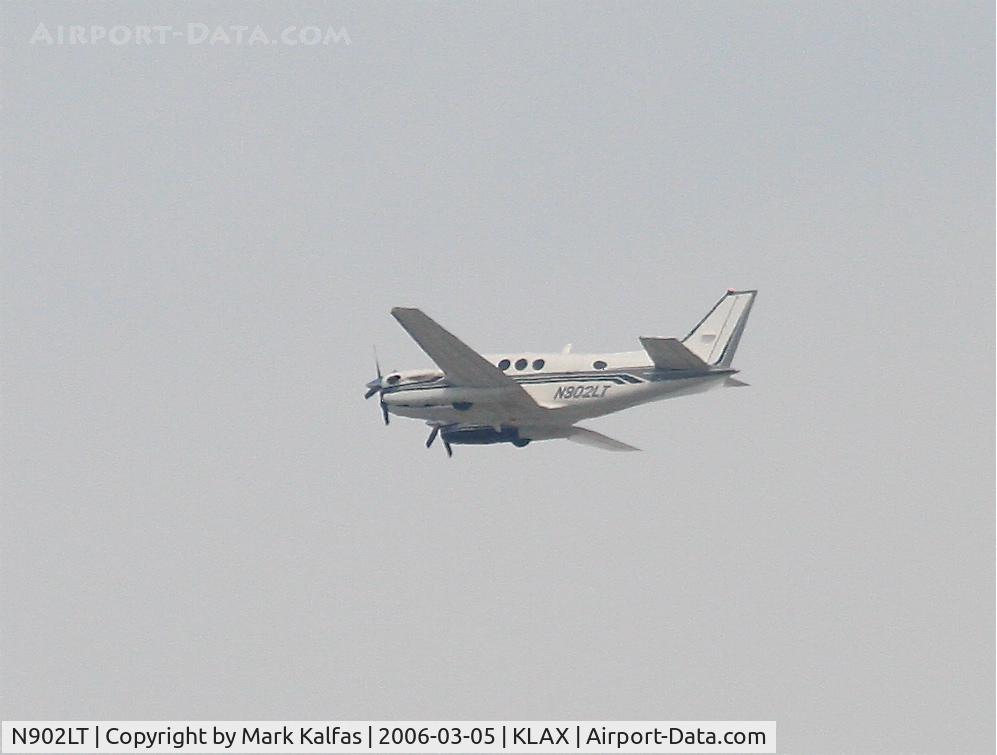 N902LT, 1997 Raytheon Aircraft Company C90A C/N LJ-1480, G&S AVIATION Raytheon Aircraft Company C90A, 25L departure KLAX.
