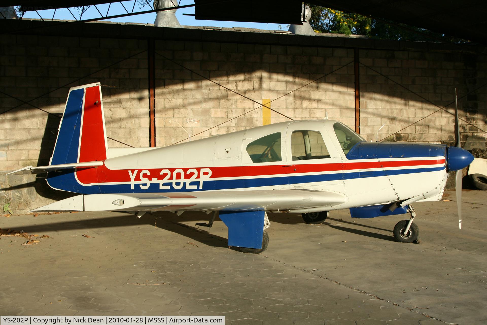 YS-202P, Mooney M20C Ranger C/N 2512, MSSS Ilopango airshow weekend 2010
