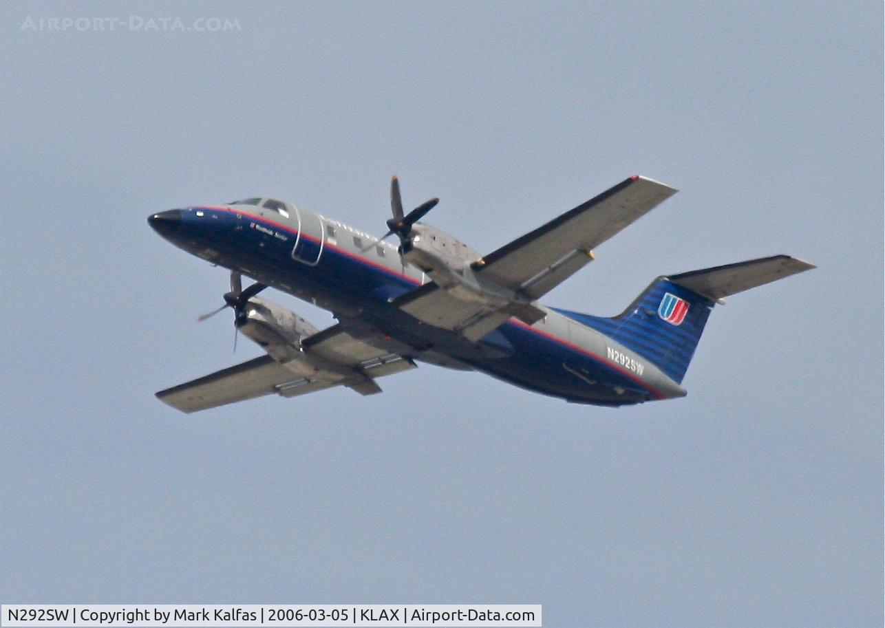 N292SW, 1996 Embraer EMB-120ER Brasilia C/N 120.319, SkyWest Embraer EMB-120ER, 25R departure KLAX.