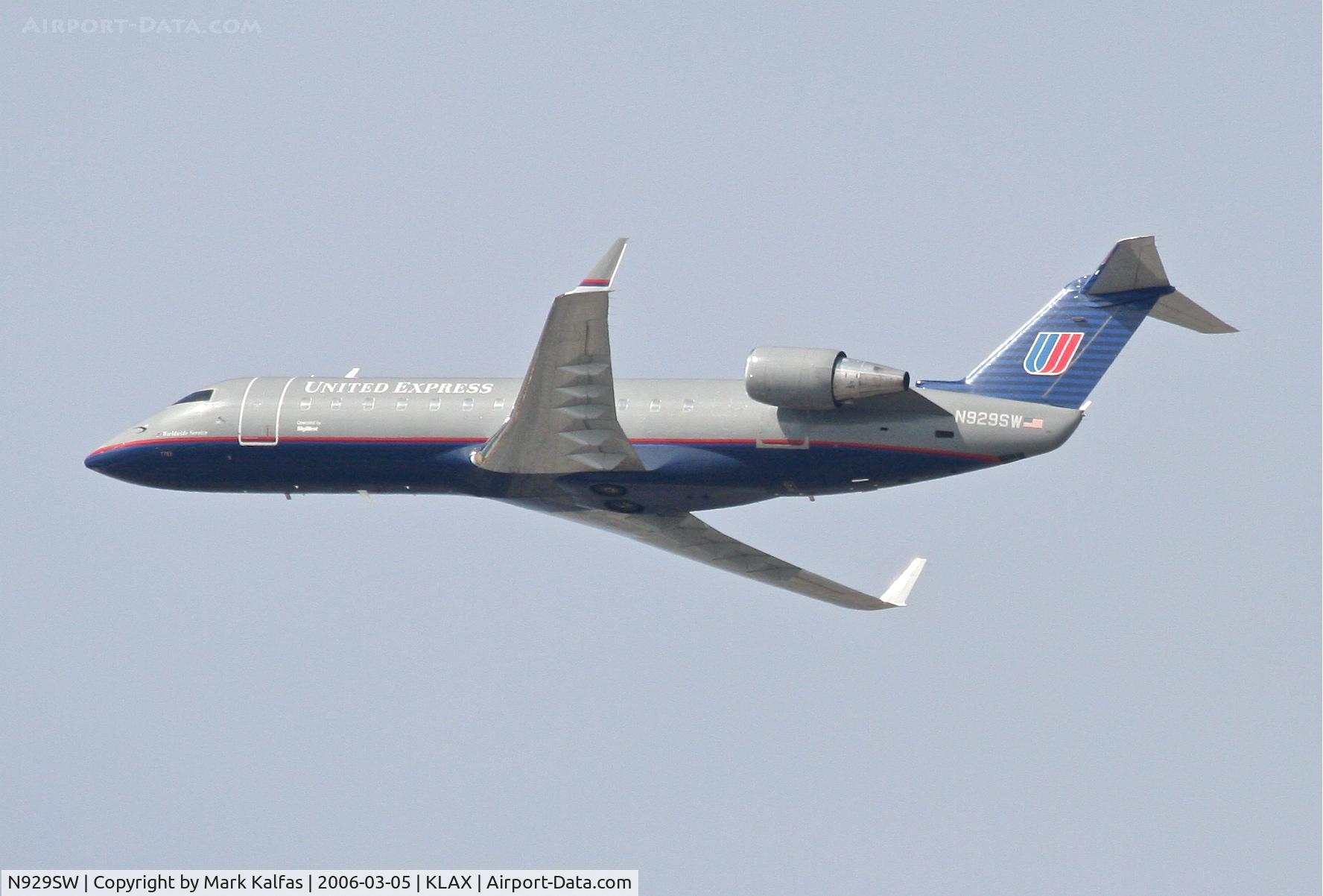 N929SW, 2002 Bombardier CRJ-200LR (CL-600-2B19) C/N 7703, SkyWest Bombardier CL-600-2B19, 25R departure KLAX.