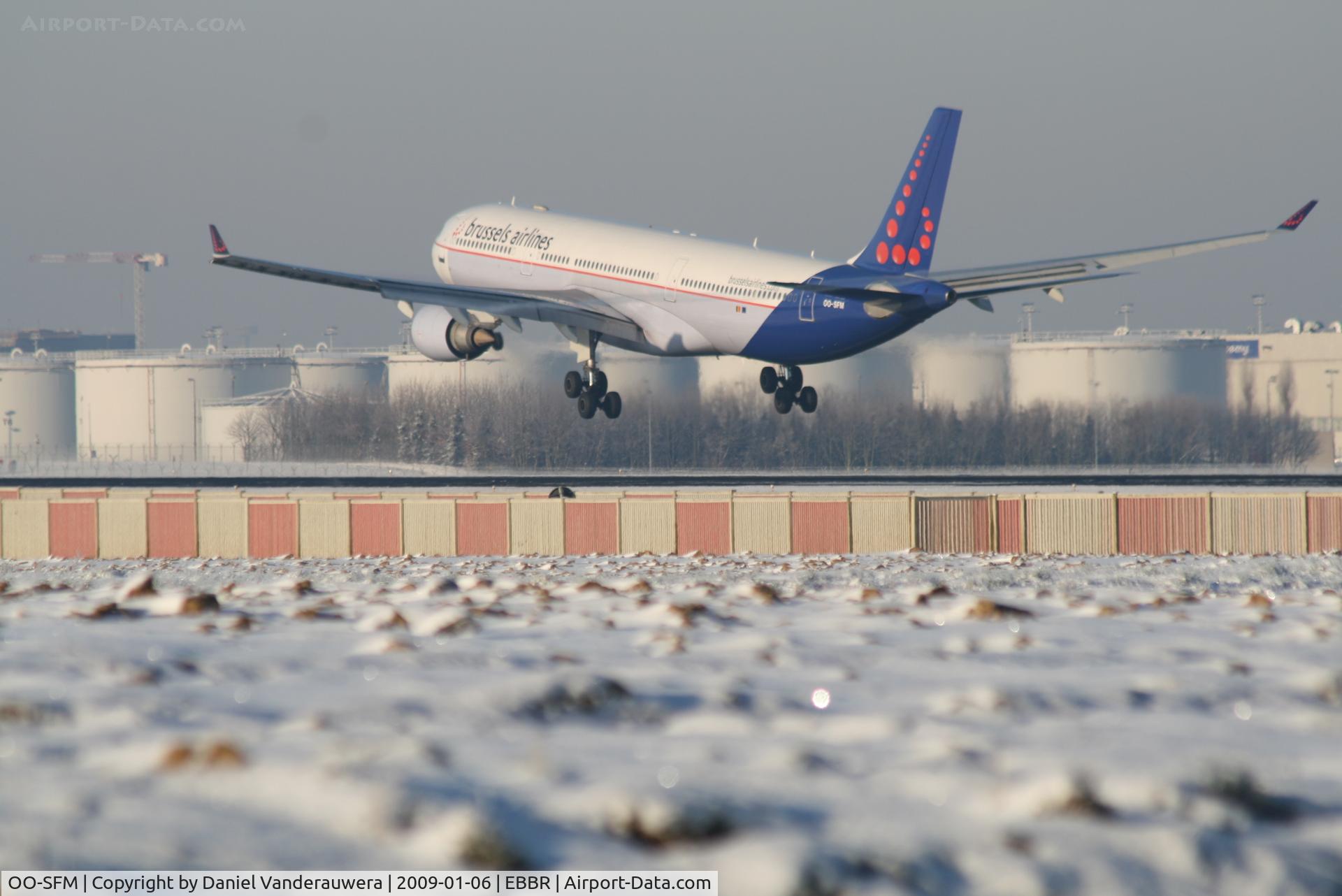 OO-SFM, 1993 Airbus A330-301 C/N 030, Arrival of flight SN483 to RWY 25L