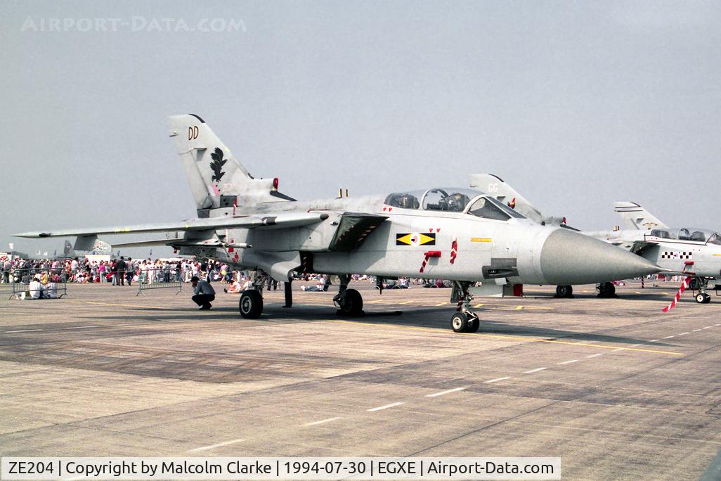 ZE204, 1986 Panavia Tornado F.3 C/N 569/AS024/3255, Panavia Tornado F3 at RAF Leeming in 1994.