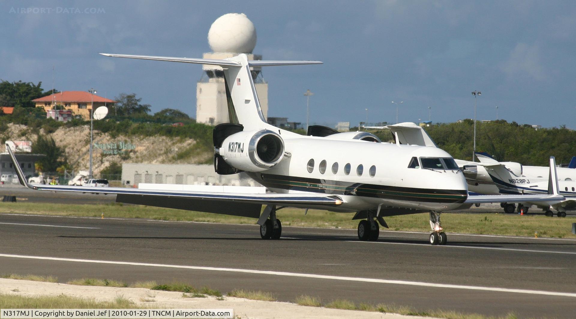 N317MJ, 1989 Gulfstream Aerospace G-IV C/N 1122, N317MJ just landed at TNCM