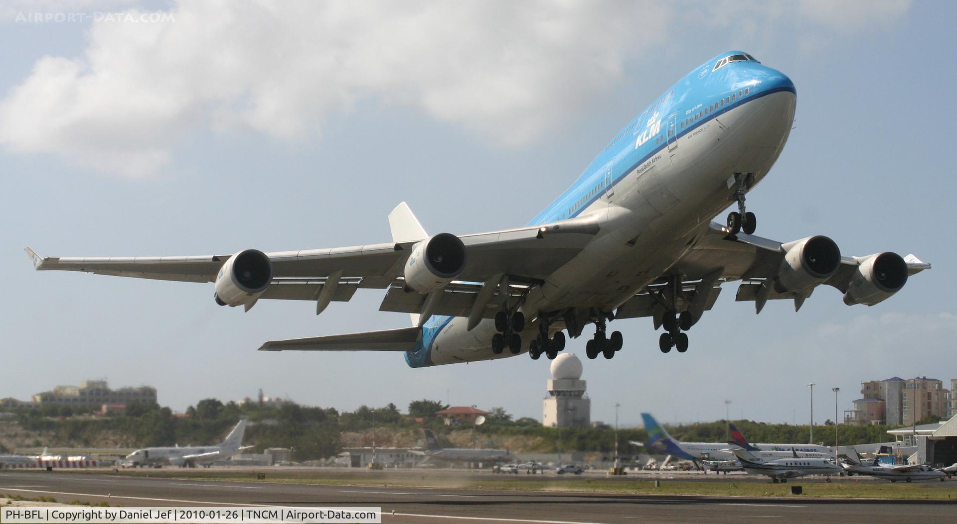 PH-BFL, 1991 Boeing 747-406 C/N 25356, KLM PH-BFL departing TNCM runway 10
