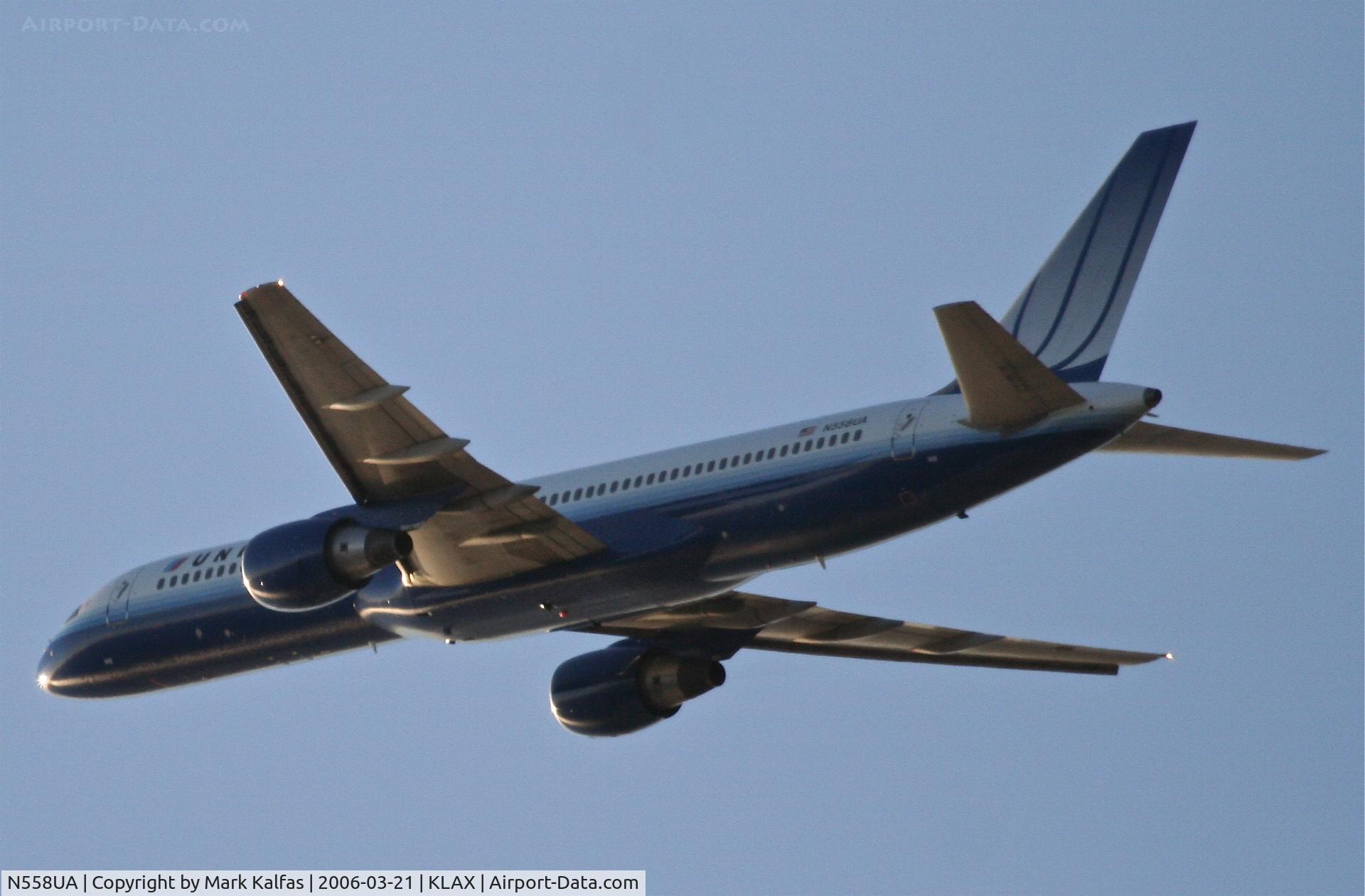 N558UA, 1992 Boeing 757-222 C/N 26654, United Airlines Boeing 757-222, N558UA RWY 25R departure KLAX.