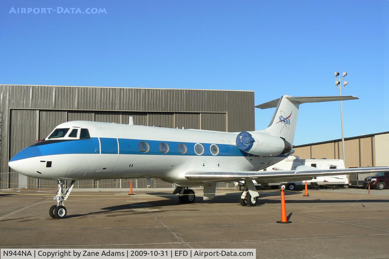 N944NA, 1974 Grumman G-1159 Gulfstream II C/N 144, At the 2009 Wings Over Houston Airshow