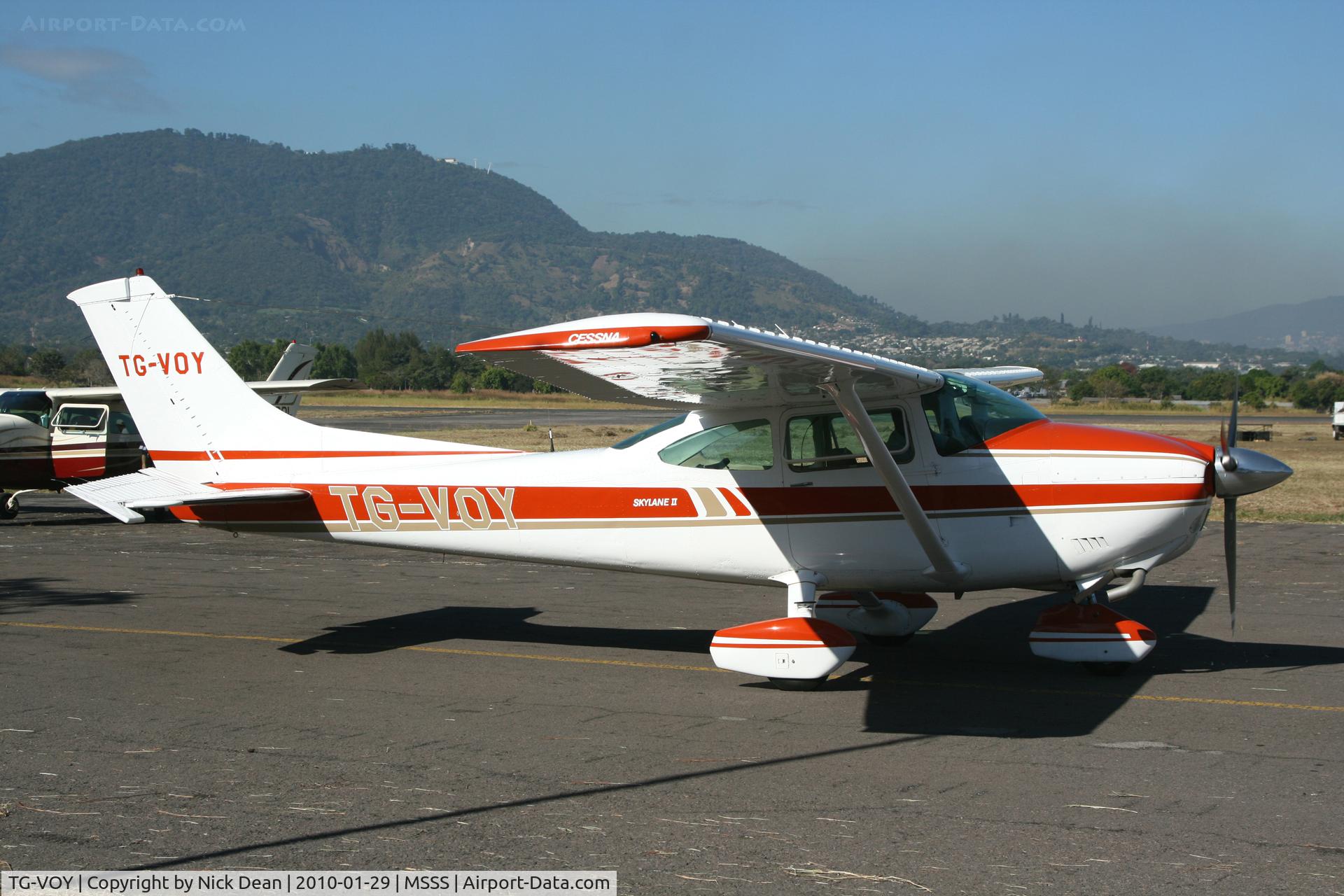 TG-VOY, Cessna 182Q Skylane Skylane C/N 18266821, MSSS Ilopango airshow weekend 2010 passing through customs and immigration
