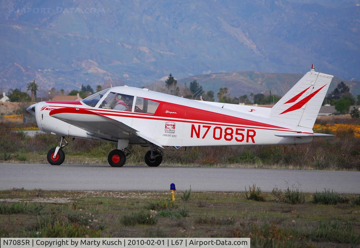 N7085R, 1966 Piper PA-28-140 Cherokee C/N 28-21788, Departing Runway 24