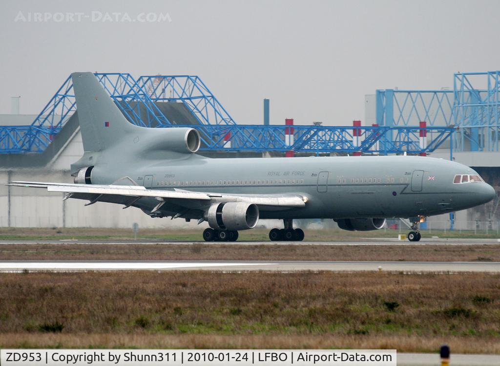 ZD953, 1980 Lockheed L-1011-500  (KC1) Tristar C/N 193V-1174, Arriving from flight rwy 32L... What a big surprise !!!