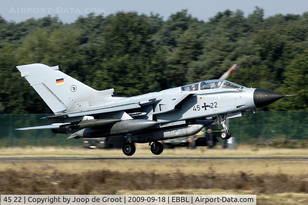 45 22, Panavia Tornado IDS C/N 558/GS170/4222, German tactical recce.