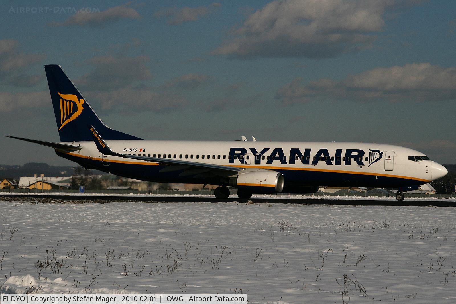 EI-DYO, 2008 Boeing 737-8AS C/N 33636, Ryanair before take off to STN