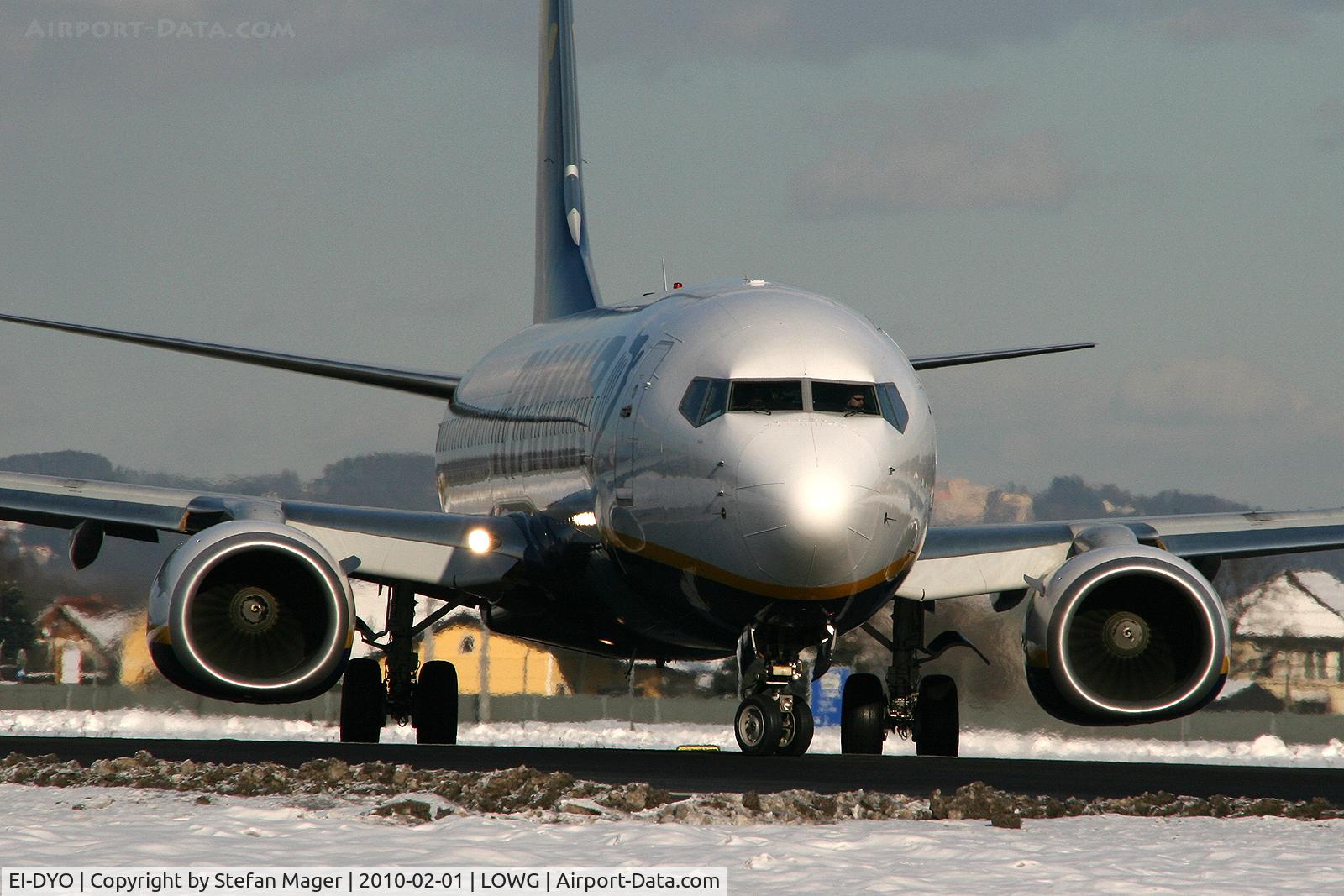 EI-DYO, 2008 Boeing 737-8AS C/N 33636, Ryanair before take off to STN