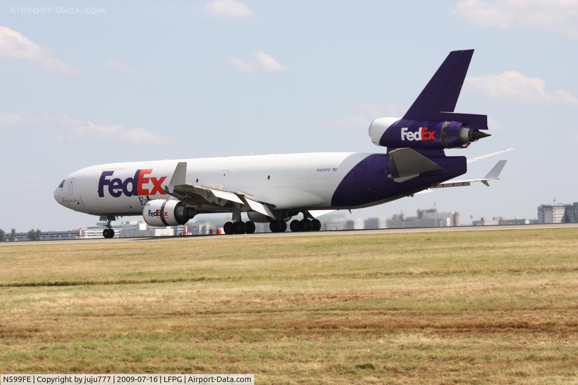 N599FE, 1993 McDonnell Douglas MD-11F C/N 48598, on landing at CDG