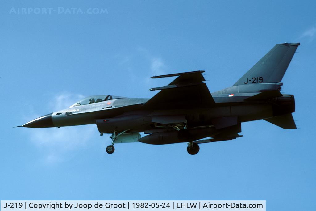 J-219, Fokker F-16A Fighting Falcon C/N 6D-8, In 1982 J-219 still had its original black nose. Shortly afterwards it was replaced by the now comman grey one.