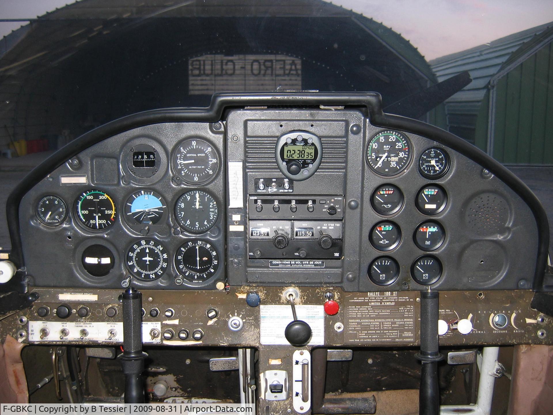 F-GBKC, 1978 Socata Rallye 100ST Galopin C/N 3062, COCKPIT