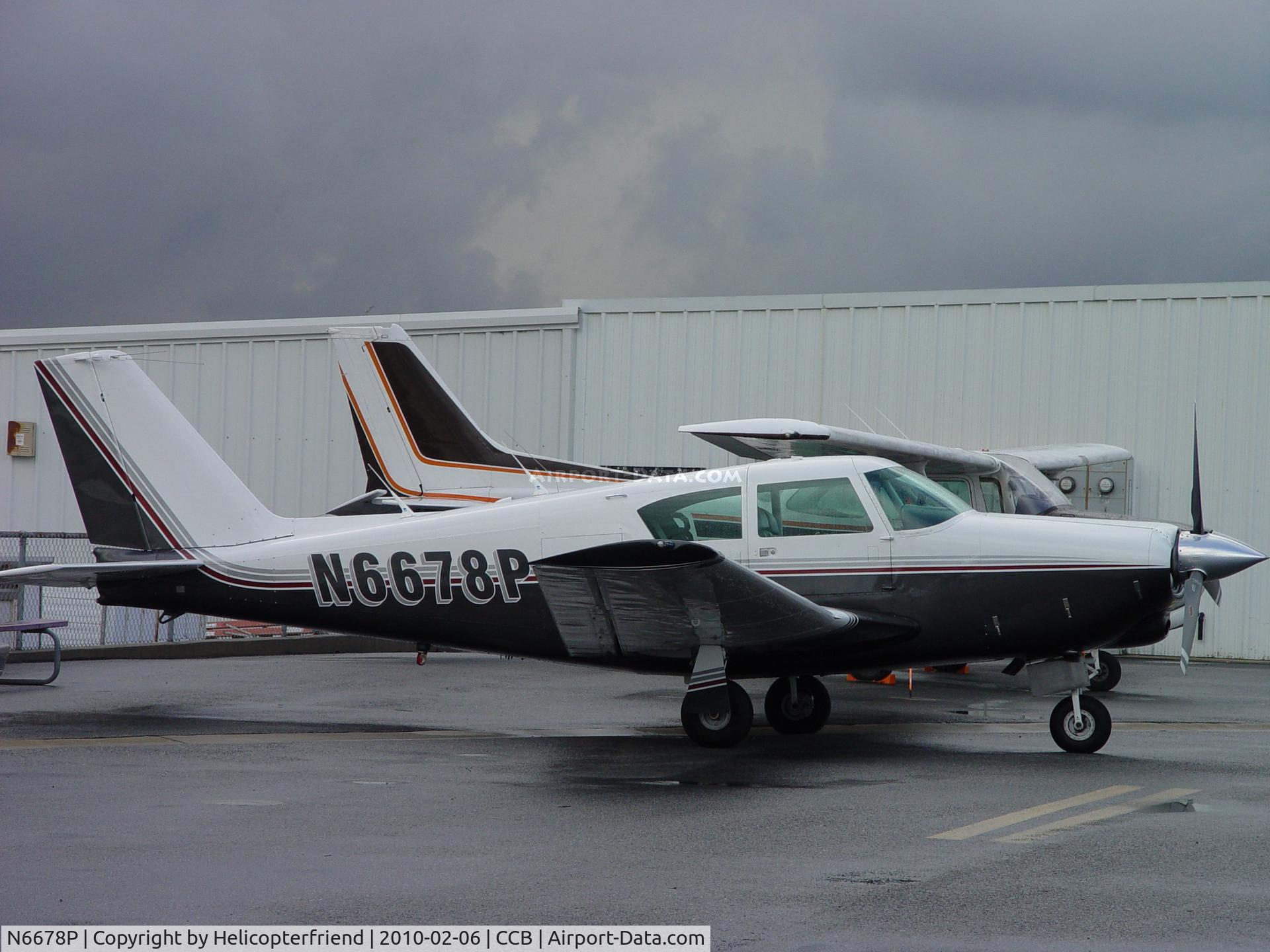 N6678P, Piper PA-24-250 Comanche C/N 24-1802, Parked