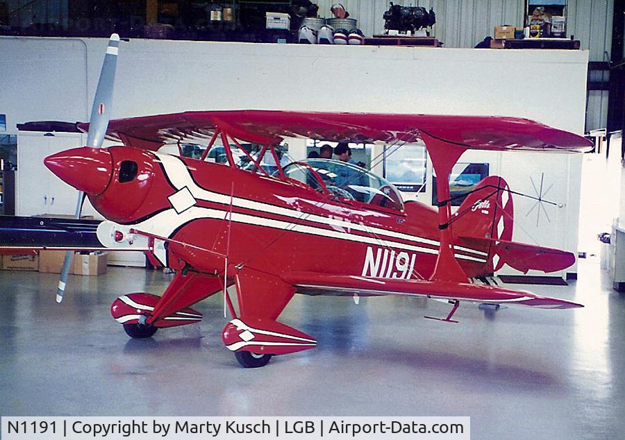 N1191, 1993 Aviat Pitts S-2B Special C/N 5284, Pitts S-2B in the Hart Air Hangar