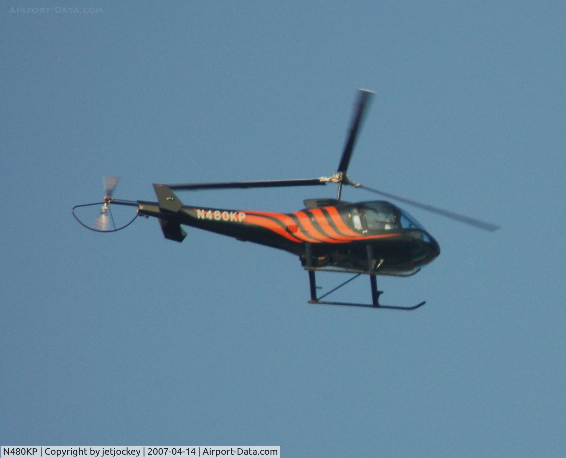 N480KP, 2003 Enstrom 480B C/N 5053, Passing over the house
