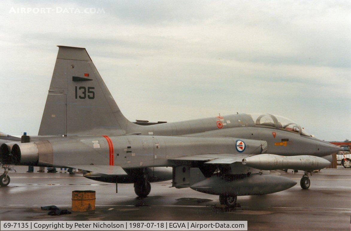 69-7135, 1969 Northrop F-5B Freedom Fighter C/N N.9013, F-5B Freedom Fighter, callsign Mission 5005, of 336 Skv Royal Norwegian Air Force on display at the 1987 Intnl Air Tattoo at RAF Fairford.