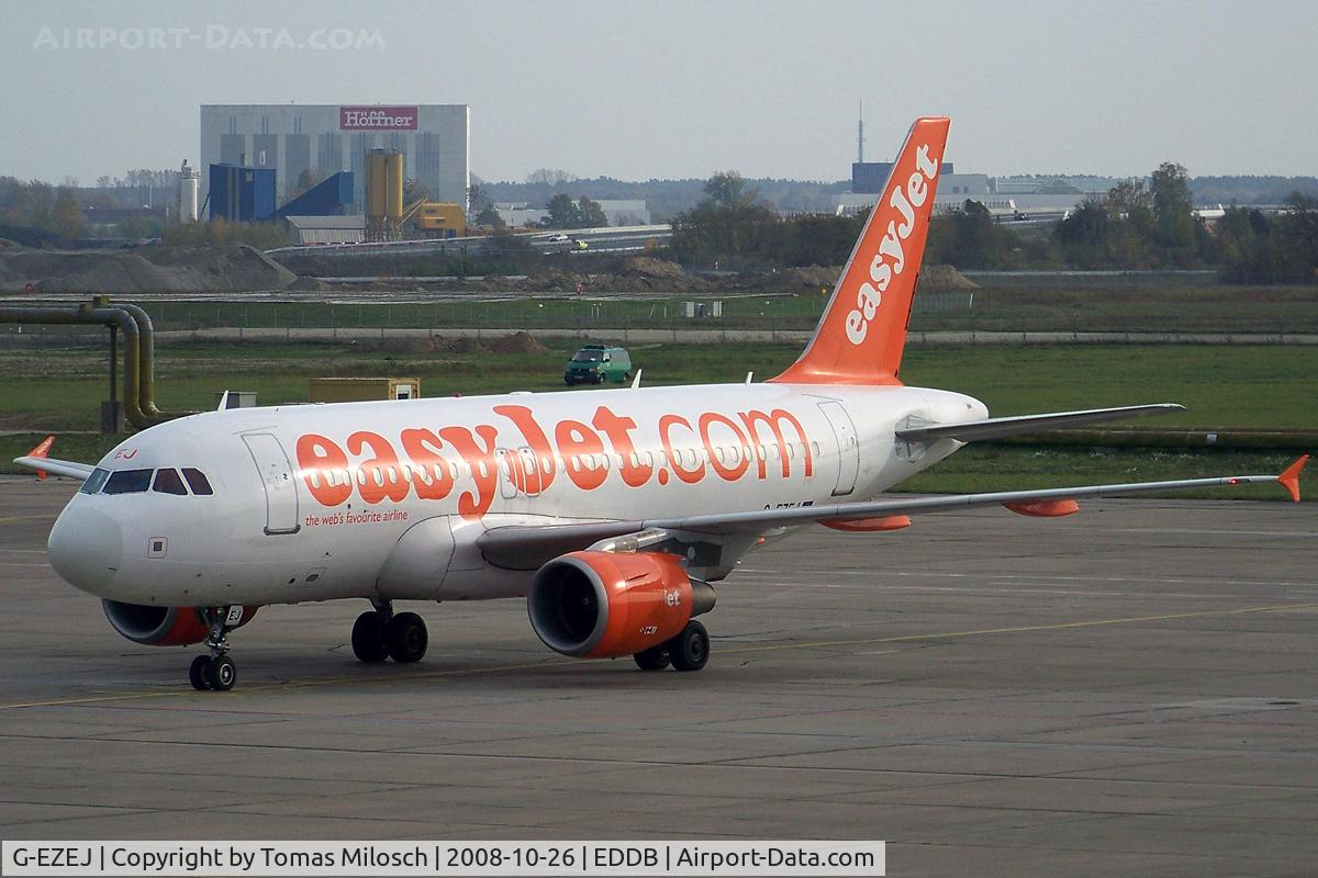 G-EZEJ, 2004 Airbus A319-111 C/N 2214, 