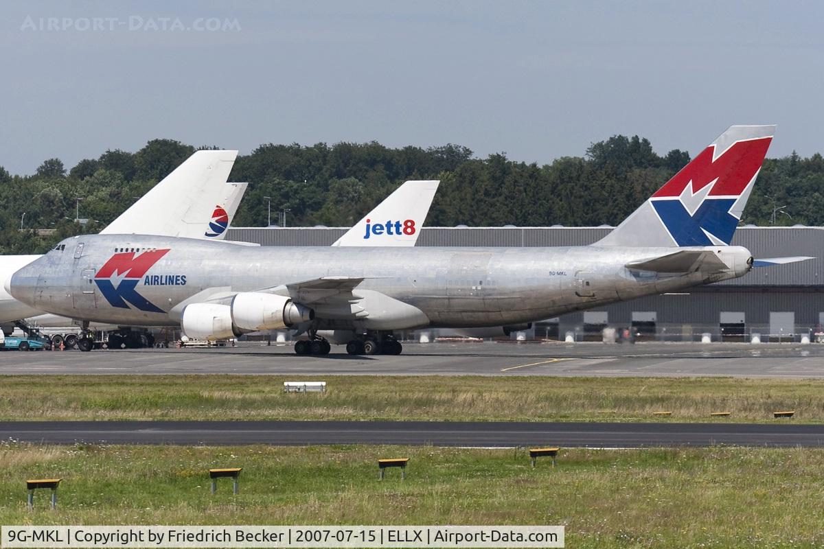 9G-MKL, 1979 Boeing 747-2R7F/SCD C/N 21650, turning into its parking slot
